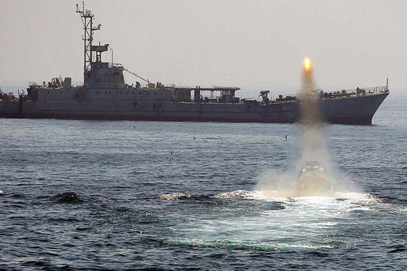 İran’ın ‘sivrisinek filosu’ndan Trump’ın dev savaş gemilerine darbe