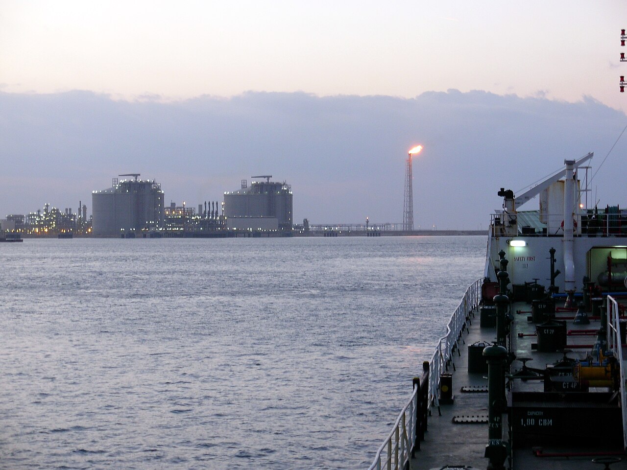 Mısır’daki Dimyat Limanı’nda LNG Alarmı