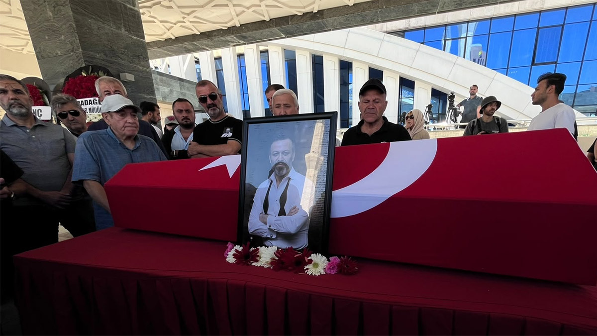 SANAT DÜNYASININ ACI VEDASI: SERHAT KILIÇ SON YOLCULUĞUNA UĞURLANDI