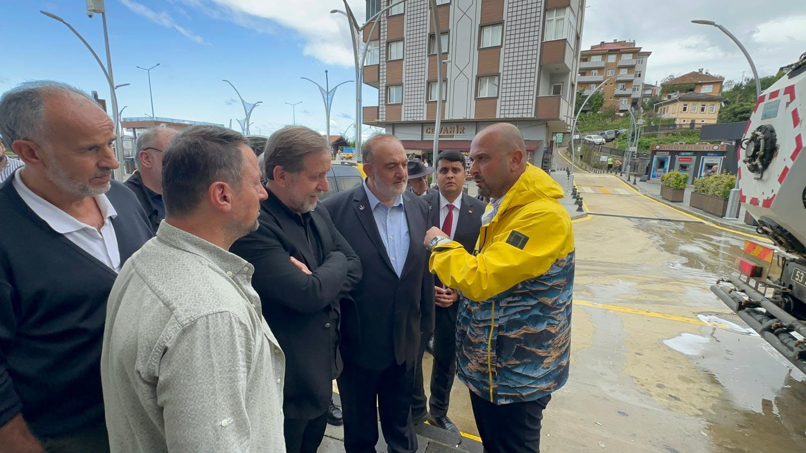 Yeniden Refah heyeti afet bölgesini ziyaret etti