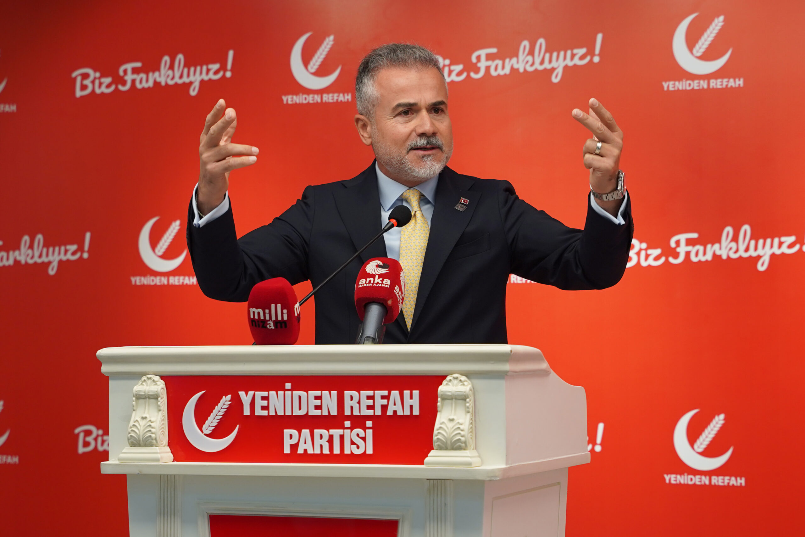 Yeniden Refah’tan belediye operasyonlarına tepki:   “Geçeni partiye, geçmeyeni gözaltına alıyorlar”